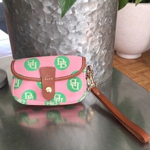 Dooney & Bourke/ Wristlet/ Canvas/Leather